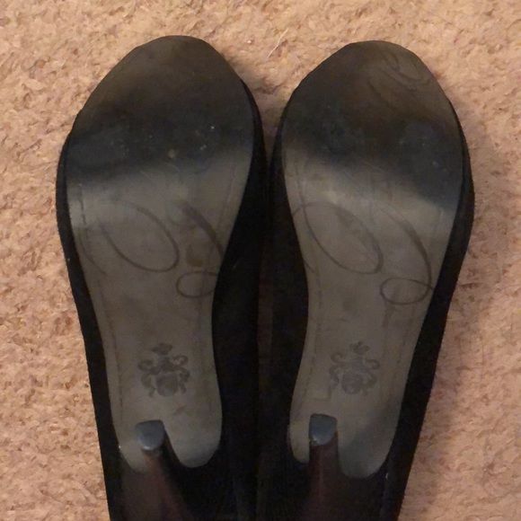Fergie Entourage Black Suede Peep Toe Heels Size 7.5 - Picture 5 of 5